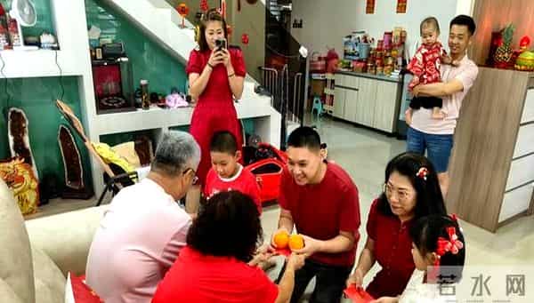 人到晚年,这3种晚辈别给压岁钱!不是小气,是自己的清醒