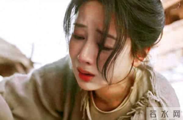 我在坟前哭战死的夫君,身后鬼影无奈叹气:“夫人,你哭错坟了”