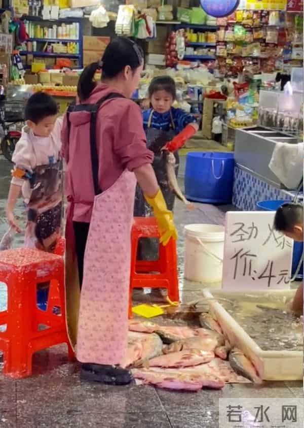 多地中小学喜提秋假,效果如何?“孩子放假、家长不休”这个难题怎么破?