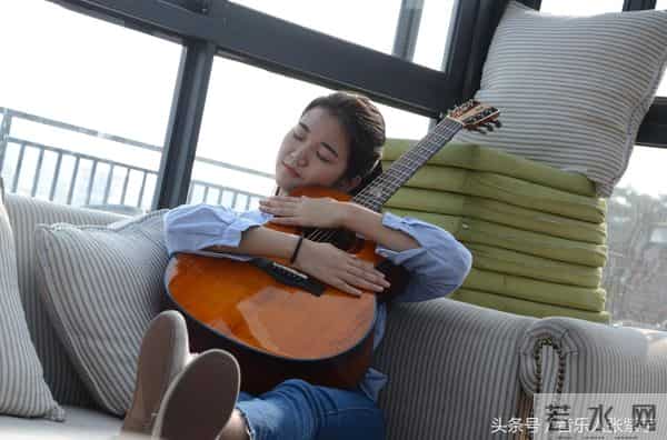 学吉他也是需要方法的,方法对了不用埋头苦练,也能弹得很好
