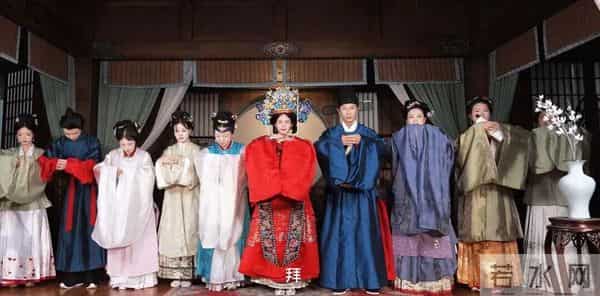 翁虹为18岁女儿办中式成人礼,泪洒现场!女儿曾被夸“最美星二代”