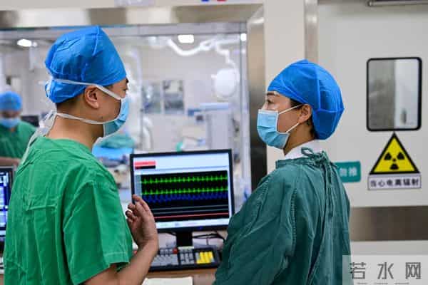 跨越山海九千里,三次援疆终不悔,她只为守护边疆群众健康