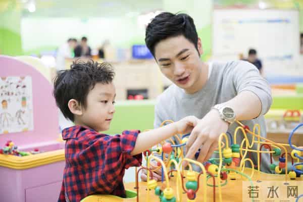 十岁小学生满分作文《目光》,老师评论:有趣的灵魂万里挑一