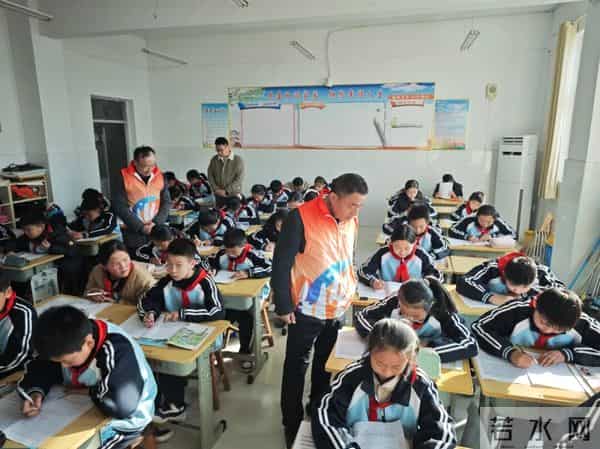 沂蒙青春红 - 团市委组织“青年志愿者进社区网格”服务活动