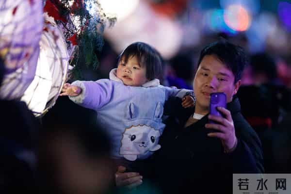 文化中国行·镜头里的非遗年｜“施秉龙灯”闹新春