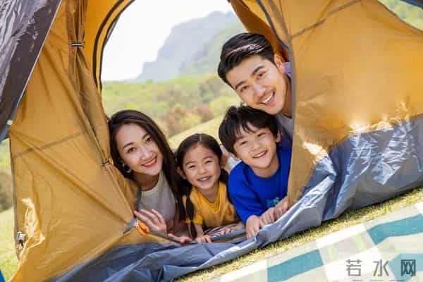 公司新来的00后秘书，第一天上班，就穿了黑丝和包臀裙