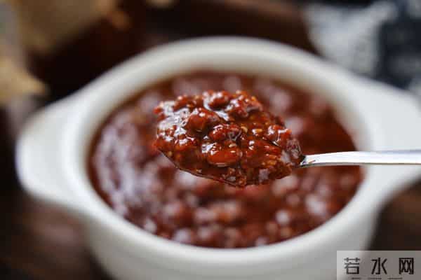 秋冬季节的下饭神器，我家每年必做的牛肉酱，拌饭拌面超香