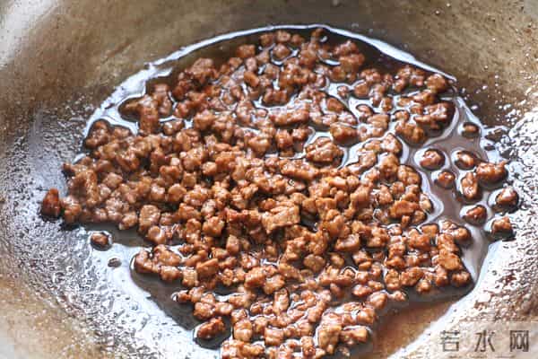 秋冬季节的下饭神器，我家每年必做的牛肉酱，拌饭拌面超香