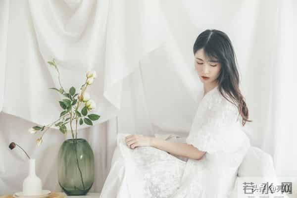 精选五首风格迥异、情感深邃的爱情巅峰之作，以飨文友