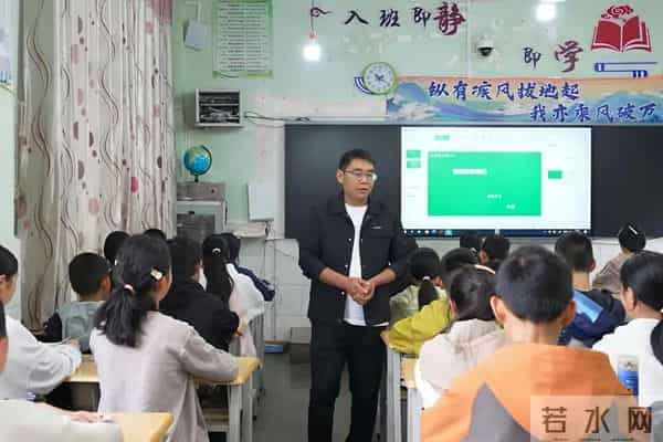 五大强市|彝族教师海燕:坚守教育耕耘初心 点亮乡村沃土灯火