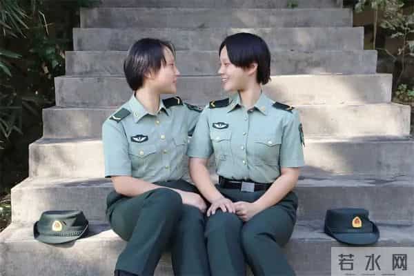 复制粘贴的飒!军中“姐妹花”