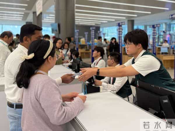 青春力量闪耀广交会:多岗位志愿者共筑国际贸易桥梁