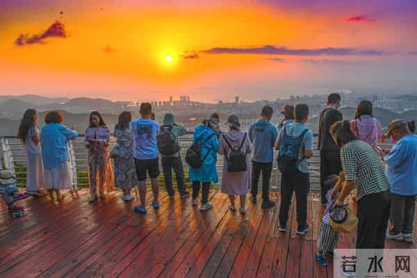 海南三亚：夕阳美景入画来