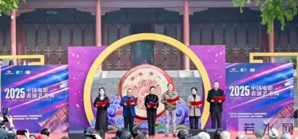 破案了!陈宝国稳站C位,背后原因让所有人闭嘴服气