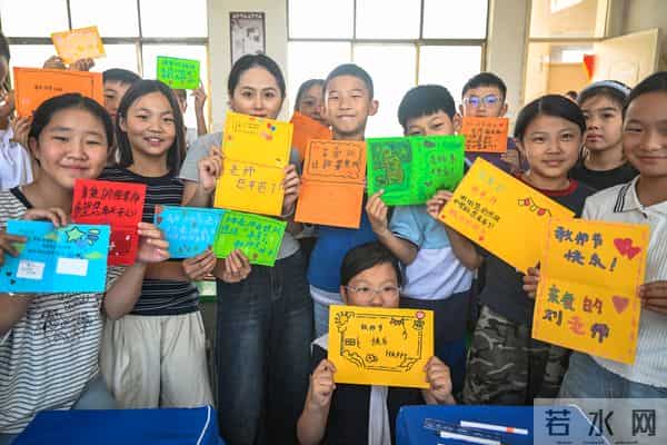 图集｜河南多地欢庆教师节 童心祝福感念师恩