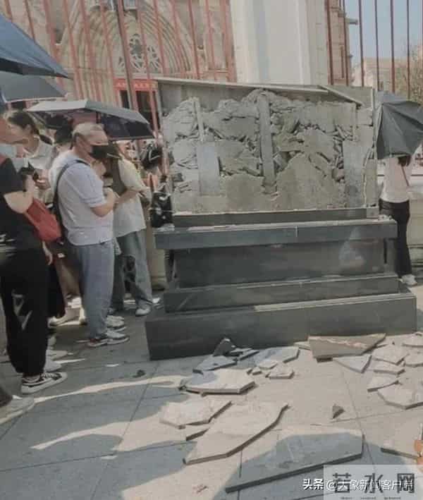 五一过半，趣事一箩筐，不仅人堵了骆驼也堵了……