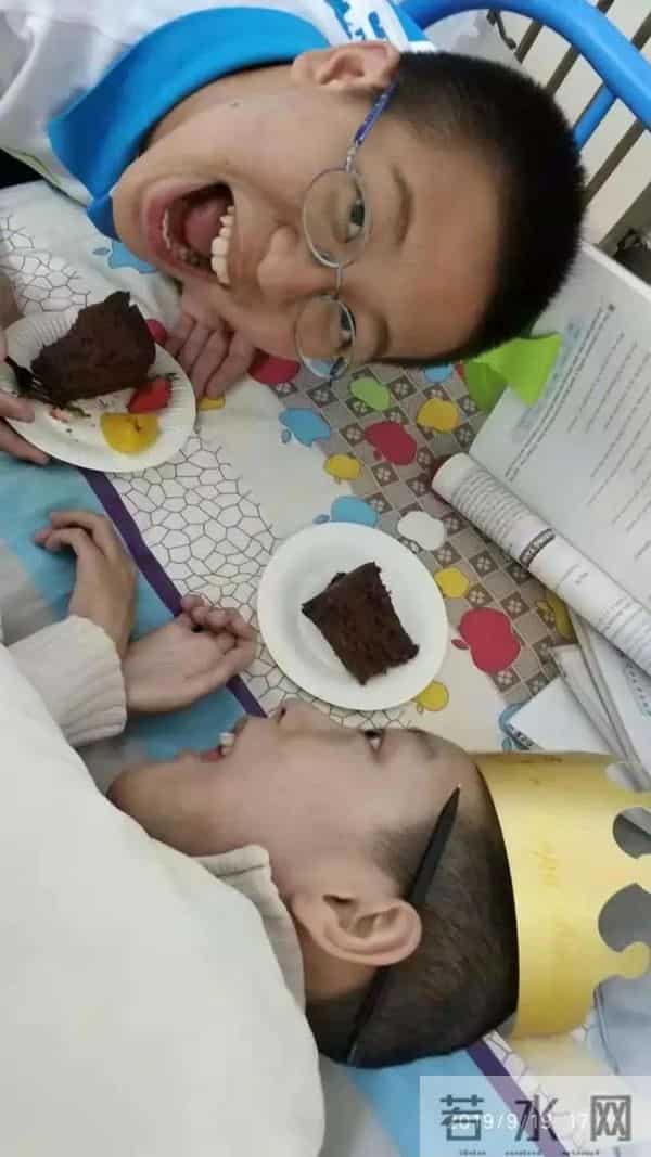 18公斤渐冻症男孩考入北航:童话般的爱心接力,只为让他遥望星空