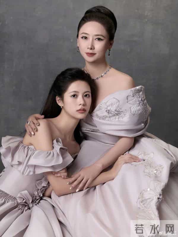 翁虹为18岁女儿办中式成人礼,泪洒现场!女儿曾被夸“最美星二代”