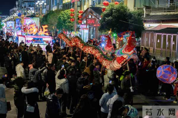 文化中国行·镜头里的非遗年｜“施秉龙灯”闹新春