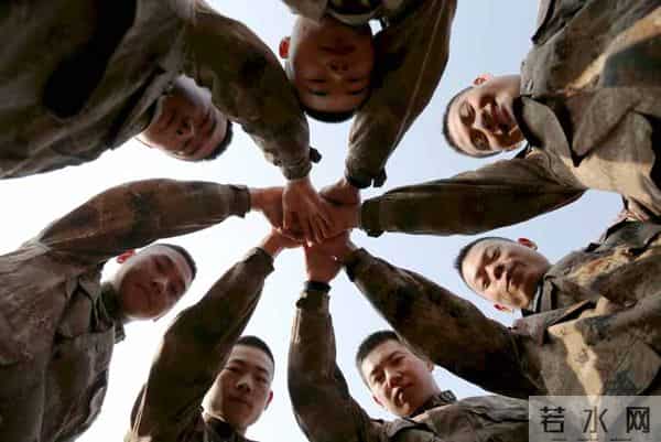 走，去听一场官兵互赞会