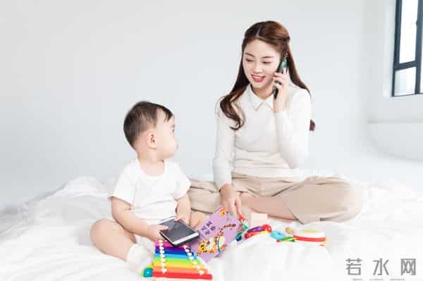 十岁小学生满分作文《目光》,老师评论:有趣的灵魂万里挑一