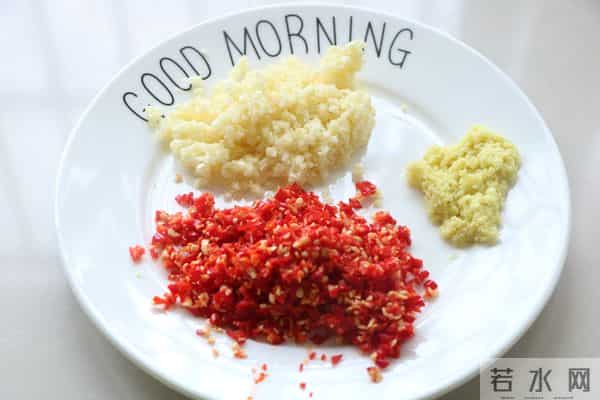 秋冬季节的下饭神器，我家每年必做的牛肉酱，拌饭拌面超香