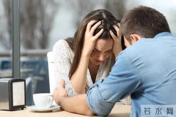 78年大雪封山，我和28岁的小寡妇困在山洞，她解开衣扣：太冷了