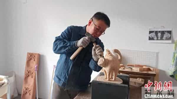 任大宇的逆袭人生：从失聪少年到木雕冠军