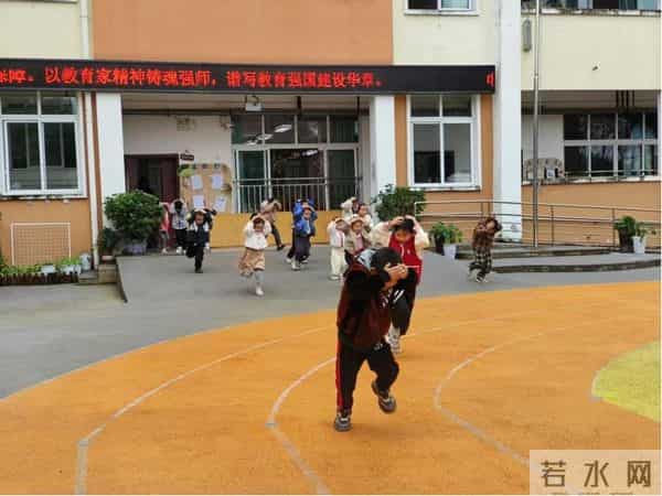 宜宾市南溪区长兴镇中心幼儿园开展地震应急疏散演练