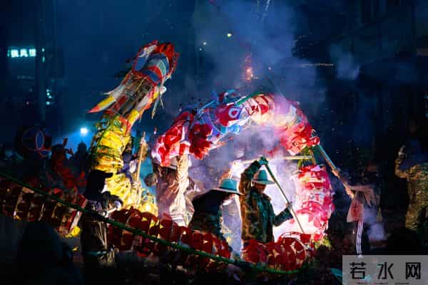 文化中国行·镜头里的非遗年｜“施秉龙灯”闹新春