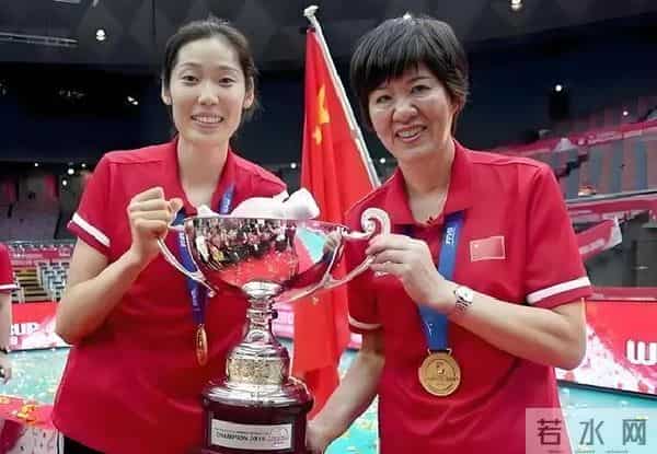 朱婷夜晚发文感恩,20年榜样,师徒三个感人故事铸就中国女排精神