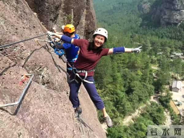 一年从山上背下300多麻袋垃圾!80后程序员和小伙伴们的另类年终述职报告