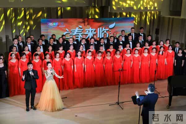 百人大合唱《领航》,唱出新一代“风华正茂,山高水长”