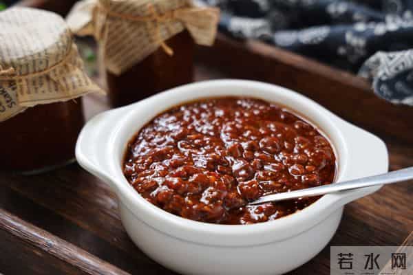 秋冬季节的下饭神器，我家每年必做的牛肉酱，拌饭拌面超香