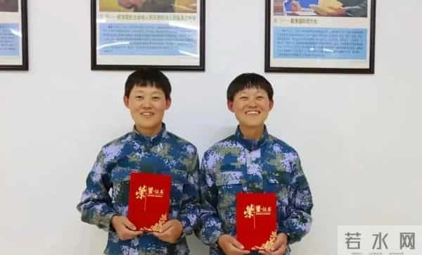 复制粘贴的飒!军中“姐妹花”