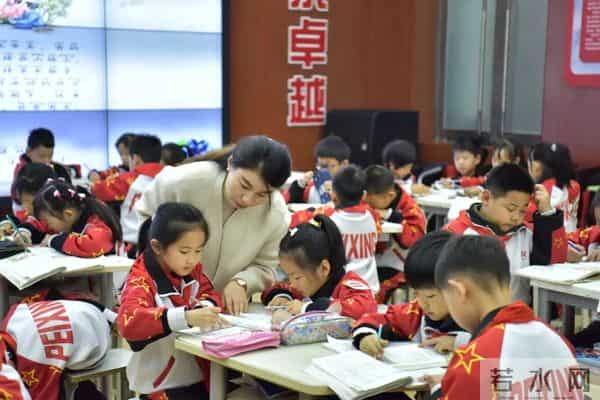 如何创设丰富多彩的班级活动？快跟紫禁杯优秀班主任取取经