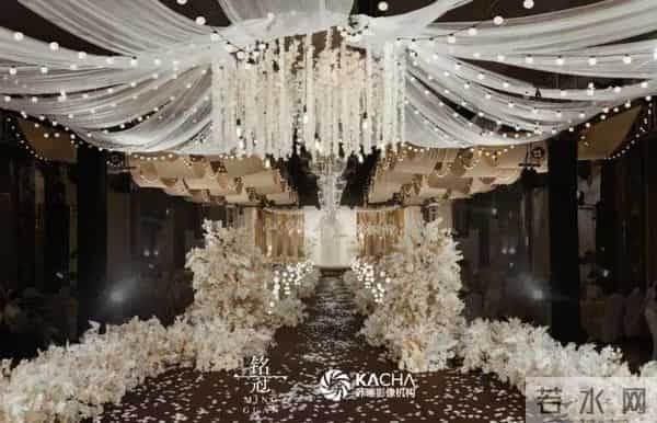 这场简洁却不失高雅的香槟色+金色系韩式婚礼，带着温暖的高级感