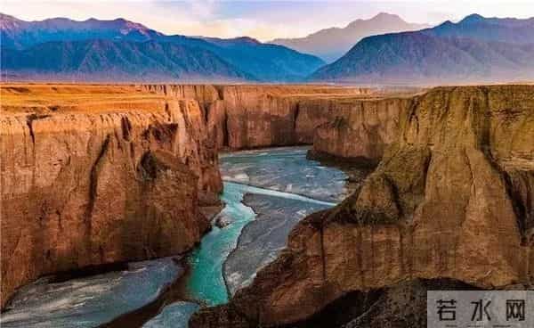 剑桥博士发震撼长文:为何中国肯下血本在西方绝不做的“亏本买卖”上