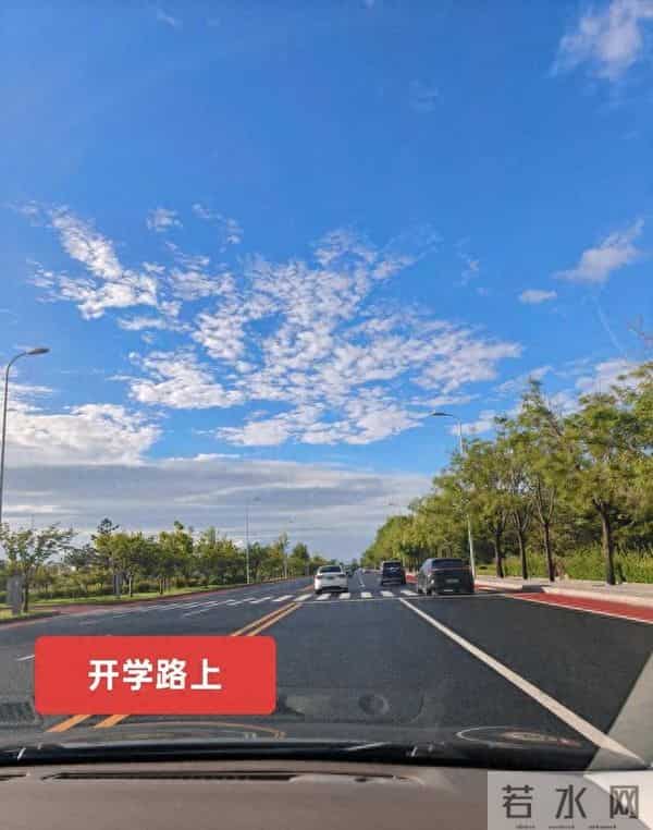 你绝对想不到，开学第一天，一名临近退休女教师会是什么感受