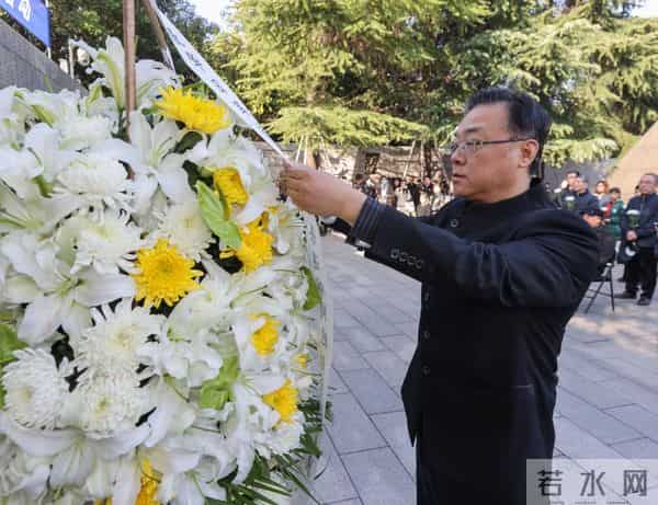 家祭悼逝者，寄语祈和平！
