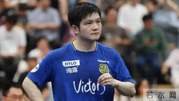 他差点绊倒却横扫对手！12年宿敌之战揭秘国球最虐剧本