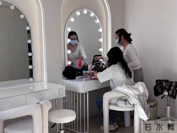 00后在武汉开共享化妆室：提供专业的化妆场地月租1000元，面向自由及新人化妆师