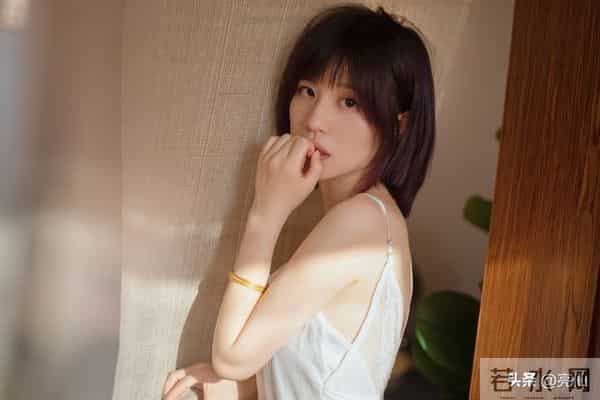 精选五首风格迥异、情感深邃的爱情巅峰之作，以飨文友