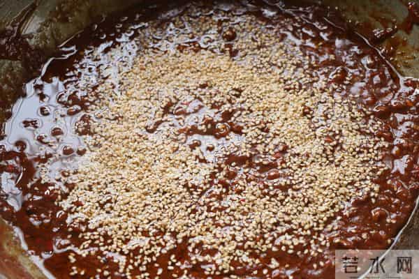 秋冬季节的下饭神器，我家每年必做的牛肉酱，拌饭拌面超香