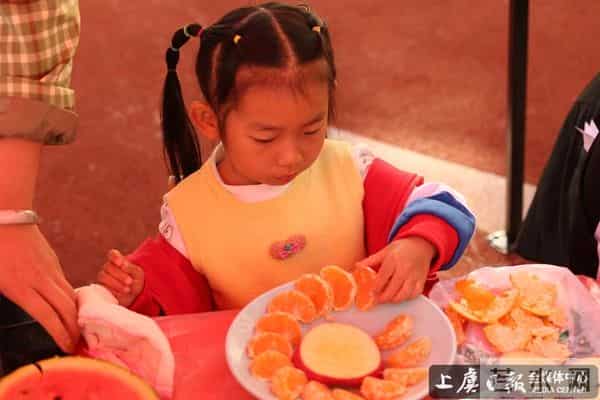 爱弥儿幼儿园上源府分园举行亲子DIY创意水果拼盘活动