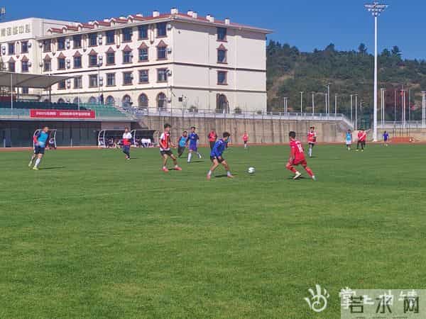 曲靖“足球父子兵”隔空追梦：爸爸冲滇超，儿子守校园绿茵场