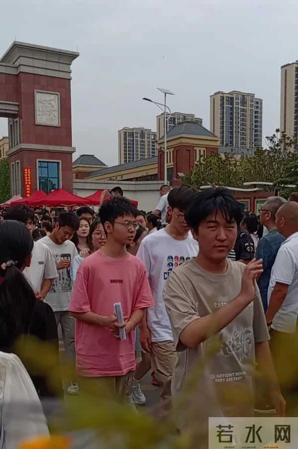 三年级日记之2025年国庆节游记和生活记录三则300字