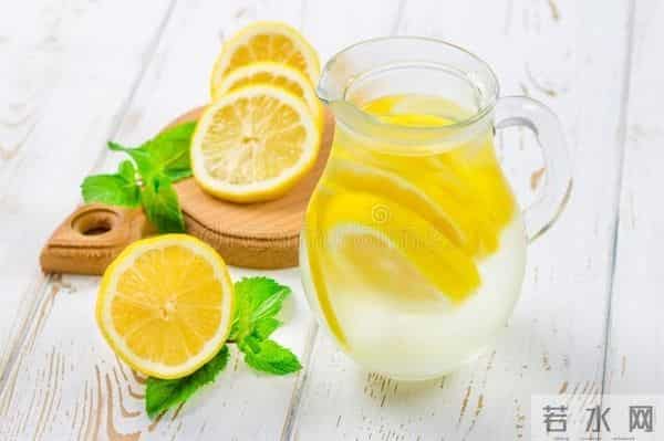 健康达人都爱的柠檬水，究竟有啥神奇作用