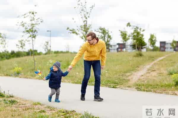 十岁小学生满分作文《目光》,老师评论:有趣的灵魂万里挑一