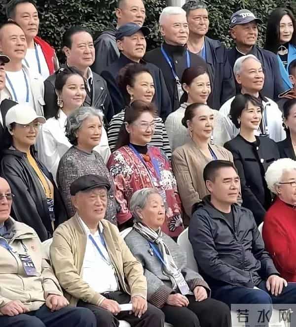 破案了!陈宝国稳站C位,背后原因让所有人闭嘴服气